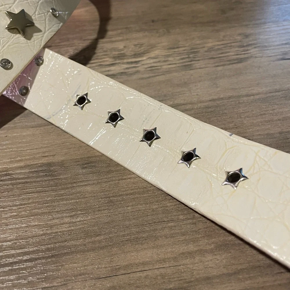 Guess white faux leather biker rocker belt w silver stars and Rhinestone accents